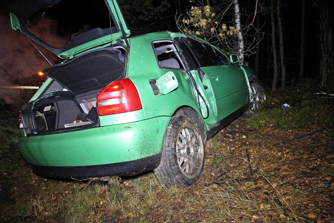 Unfall auf B470: Audifahrer schleudert in Verkehrsschild