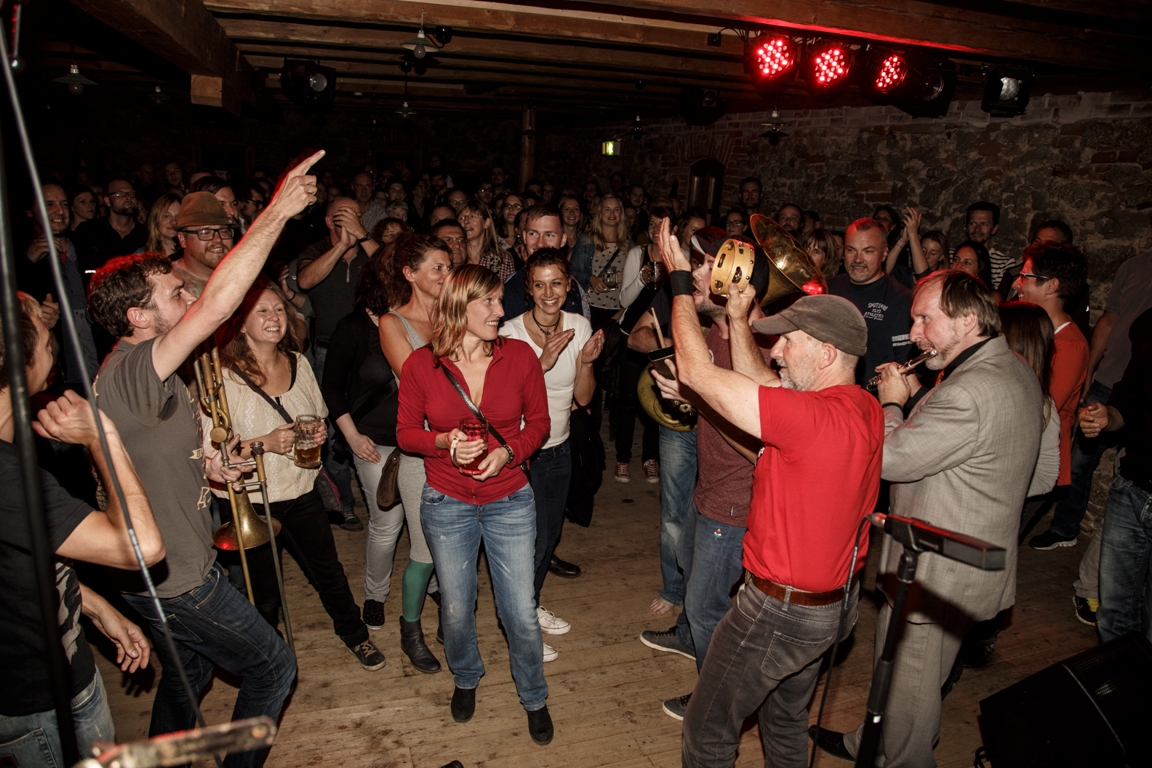 Vogelwilde Mischung: Bayern, Brass und Bier