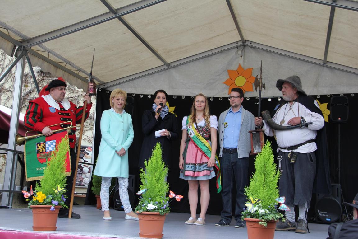 Jubilatemarkt in Weiden: Trotz Regen viele Besucher