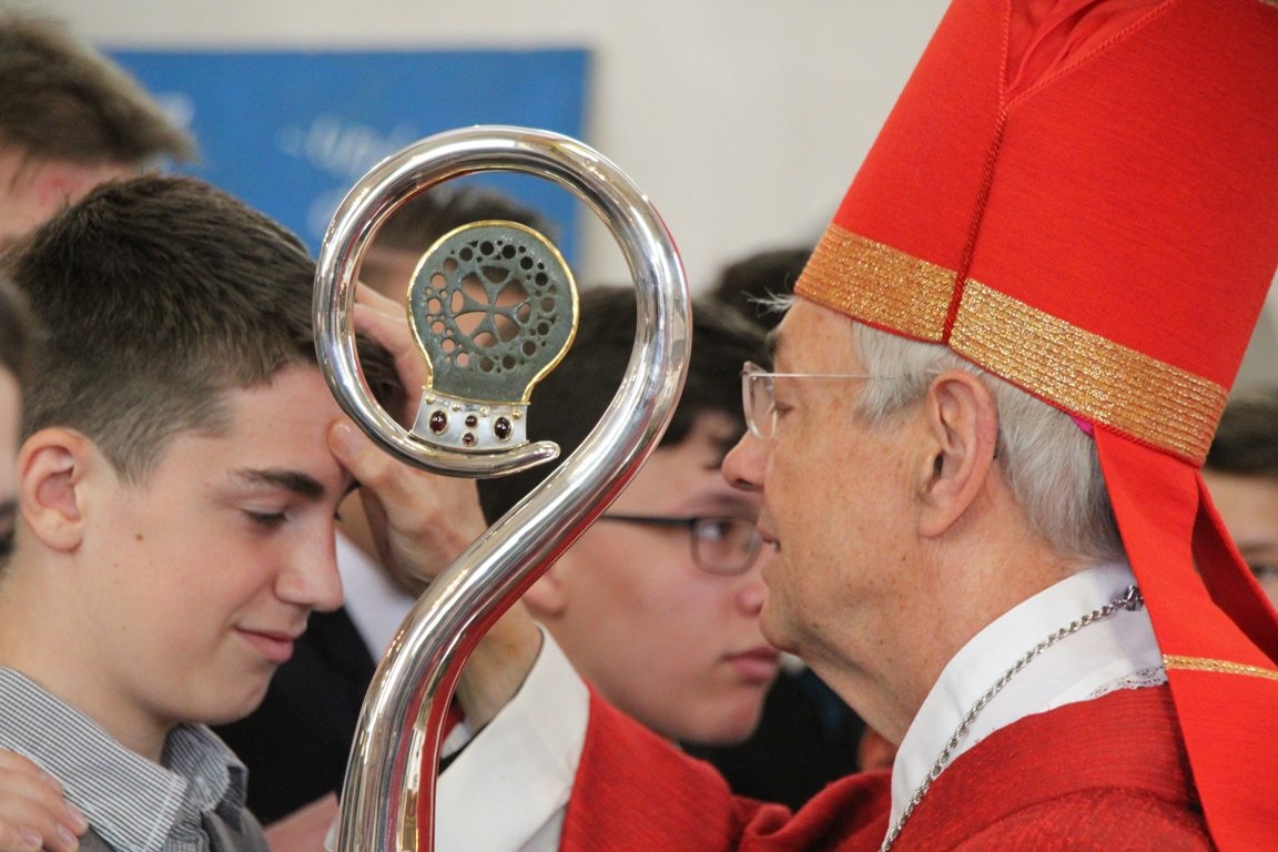 Vernetzen mit Gott: 32 Jugendliche erneuern Taufversprechen