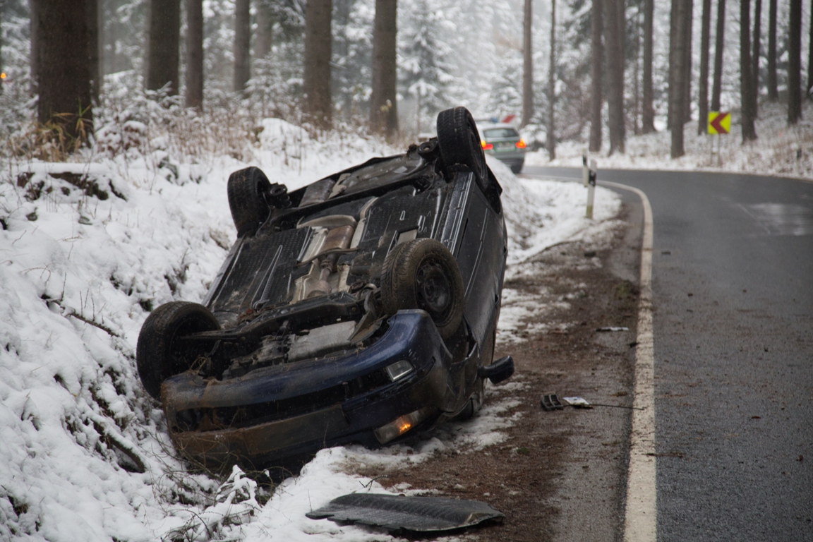 Unfall wegen Schneeglätte