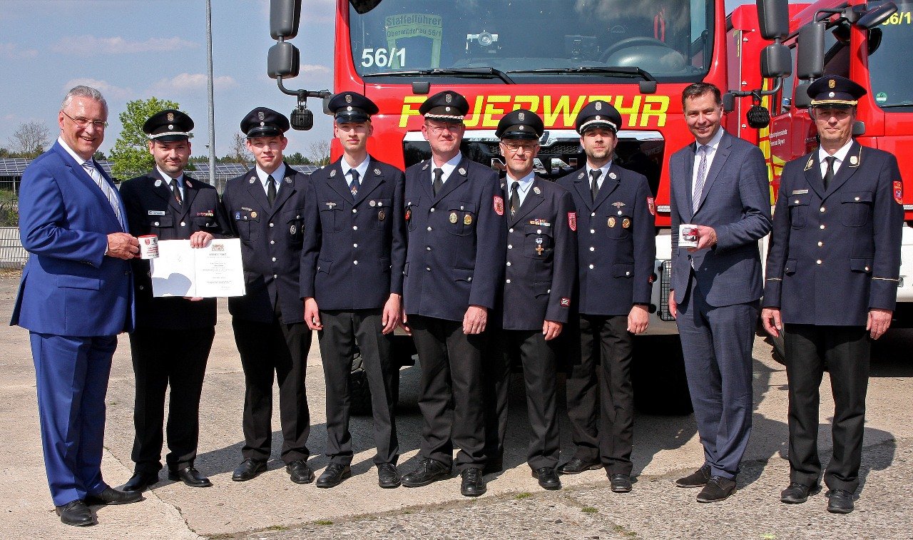 Innenminister übergibt Einsatzfahrzeug