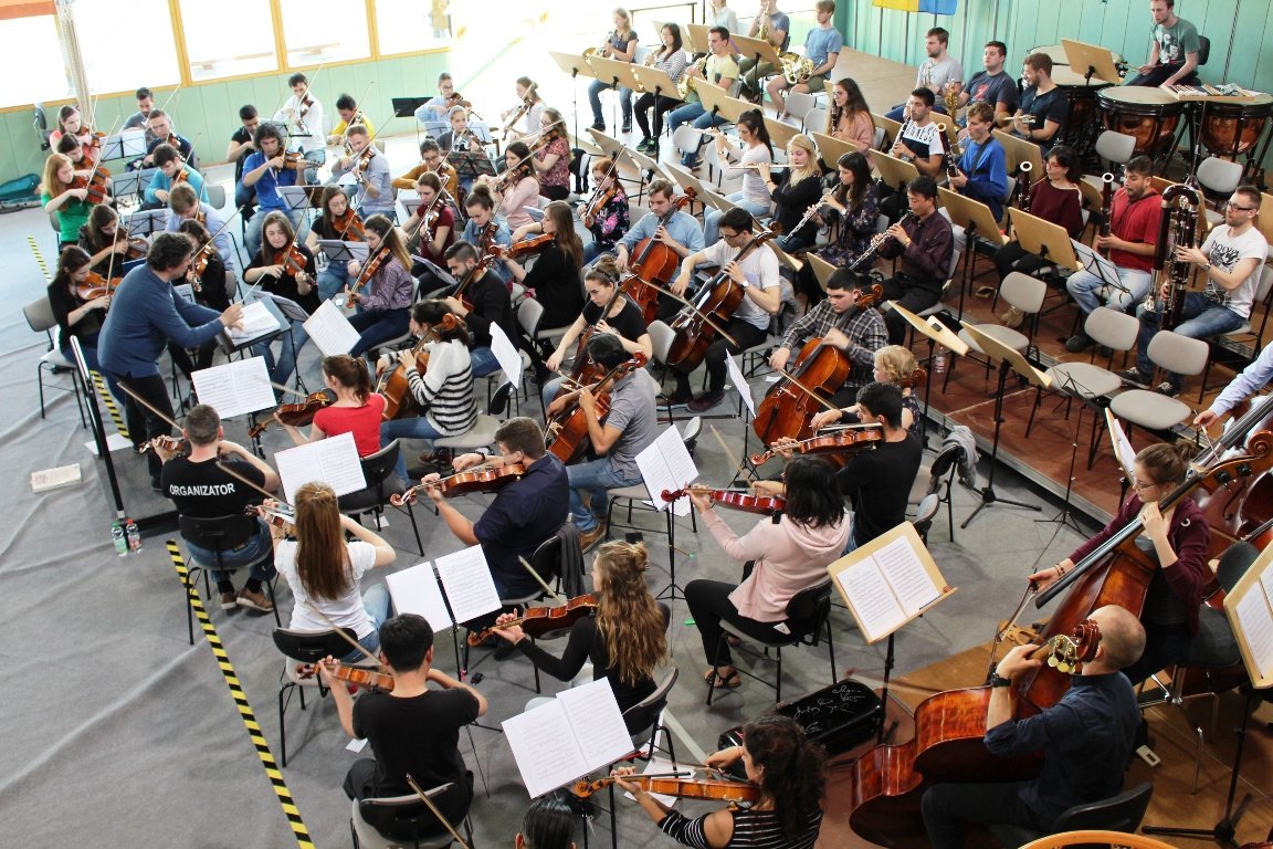 90 Musiker aus 29 Ländern: Wie aus einem Haufen junger Leute ein Orchester wird