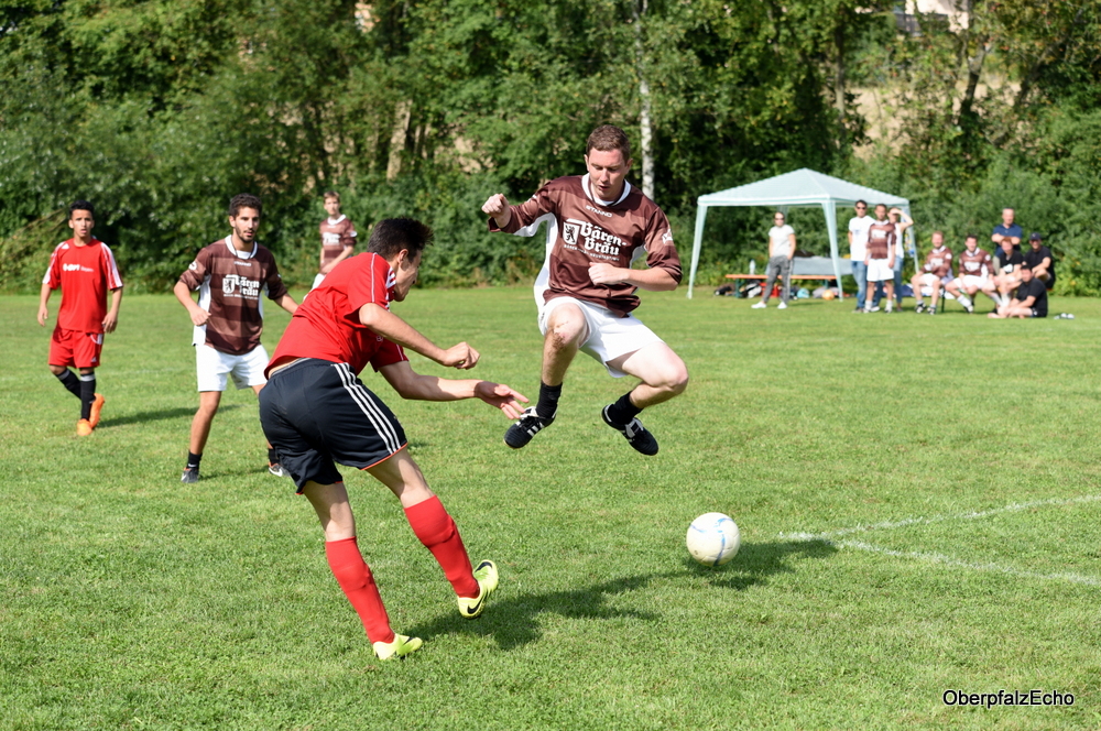 Internationaler Spaß bei Hobbyfußballturnier