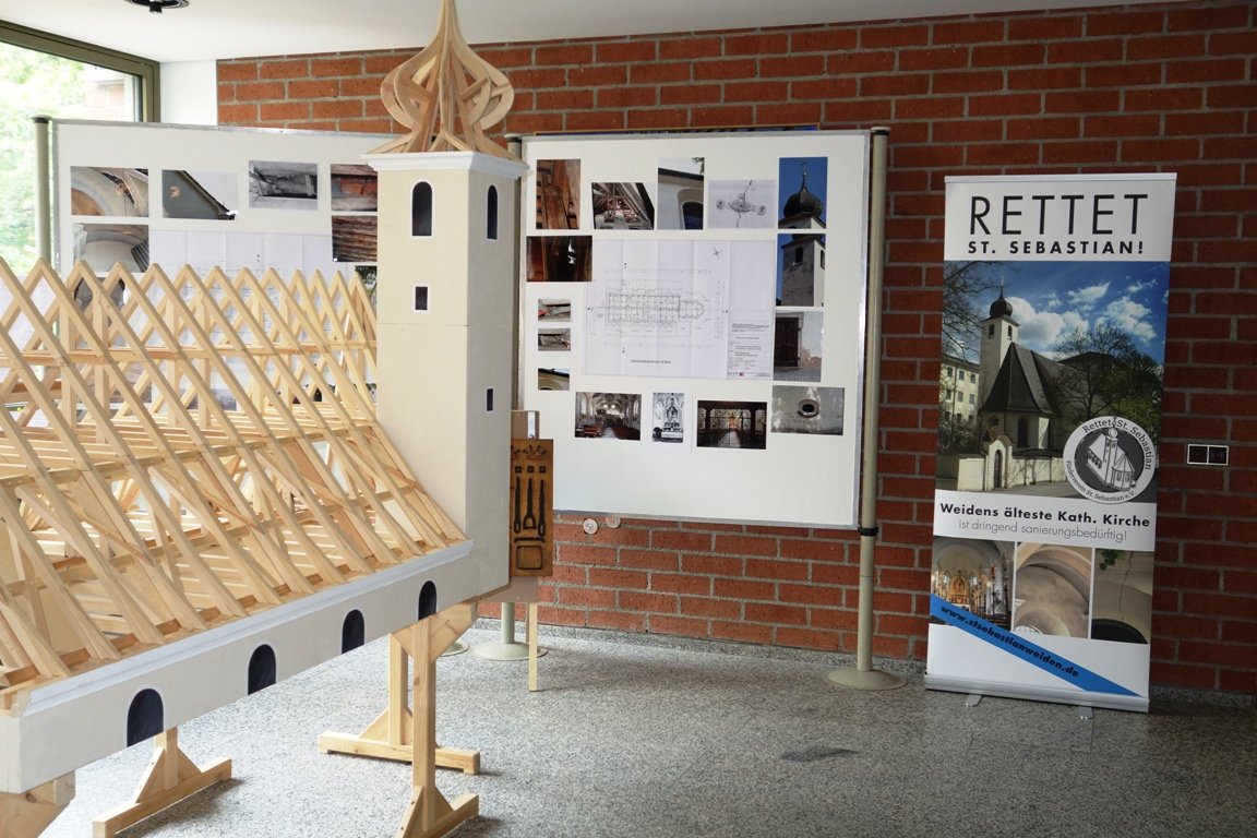 Hölzerne Leidenschaft: Miniatur St. Sebastian-Kirche im Weidener Rathaus