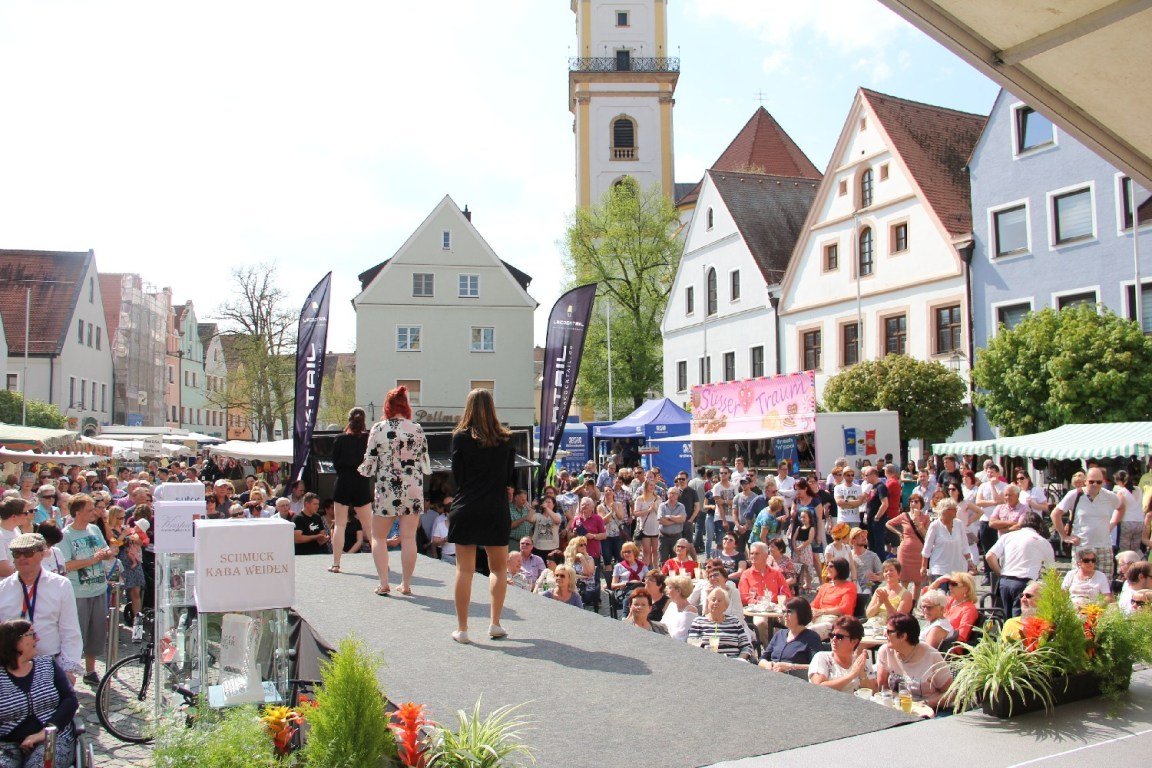 Sonntags-Einkaufsbummel am Jubilatemarkt