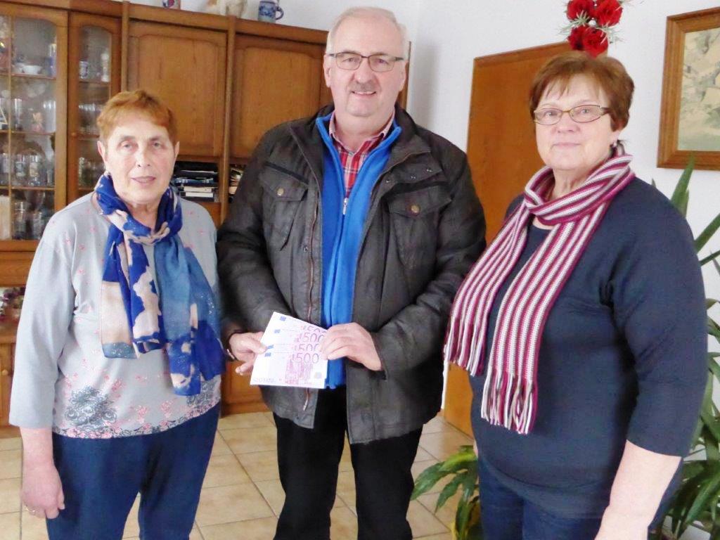 2.000 Euro für krebskranke Kinder