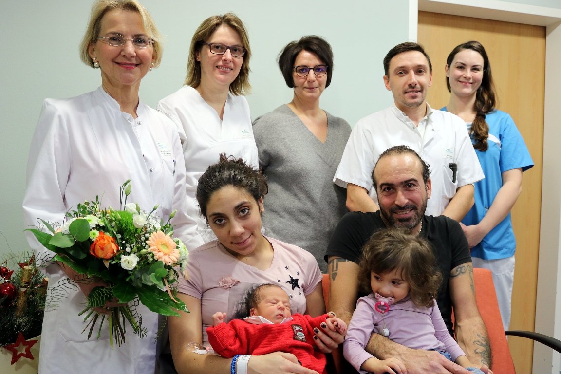 450. Baby an Nikolaus geboren