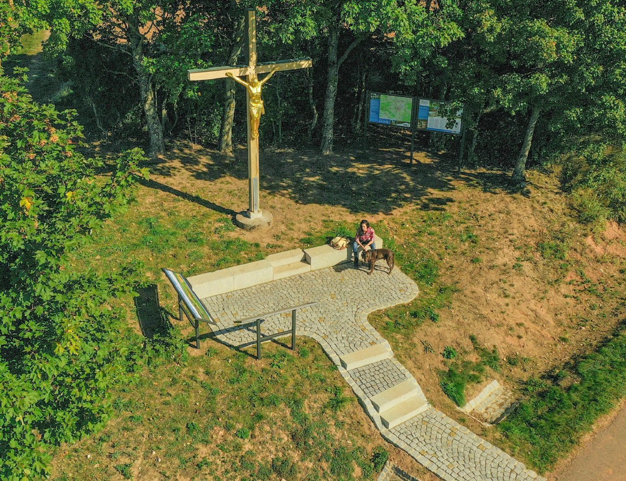 Neu gestaltetes Bergkreuz in Kastl