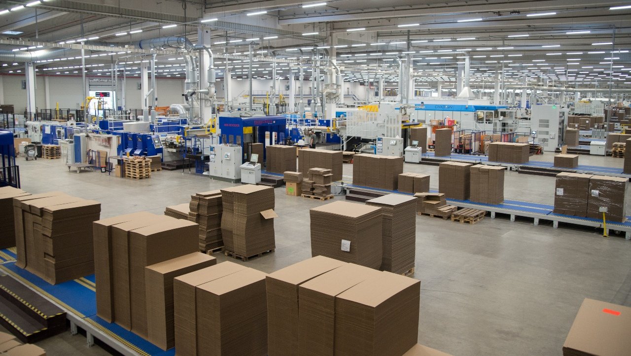 Lkw verursacht Schaden am Liebsteiner Kartonagenwerk