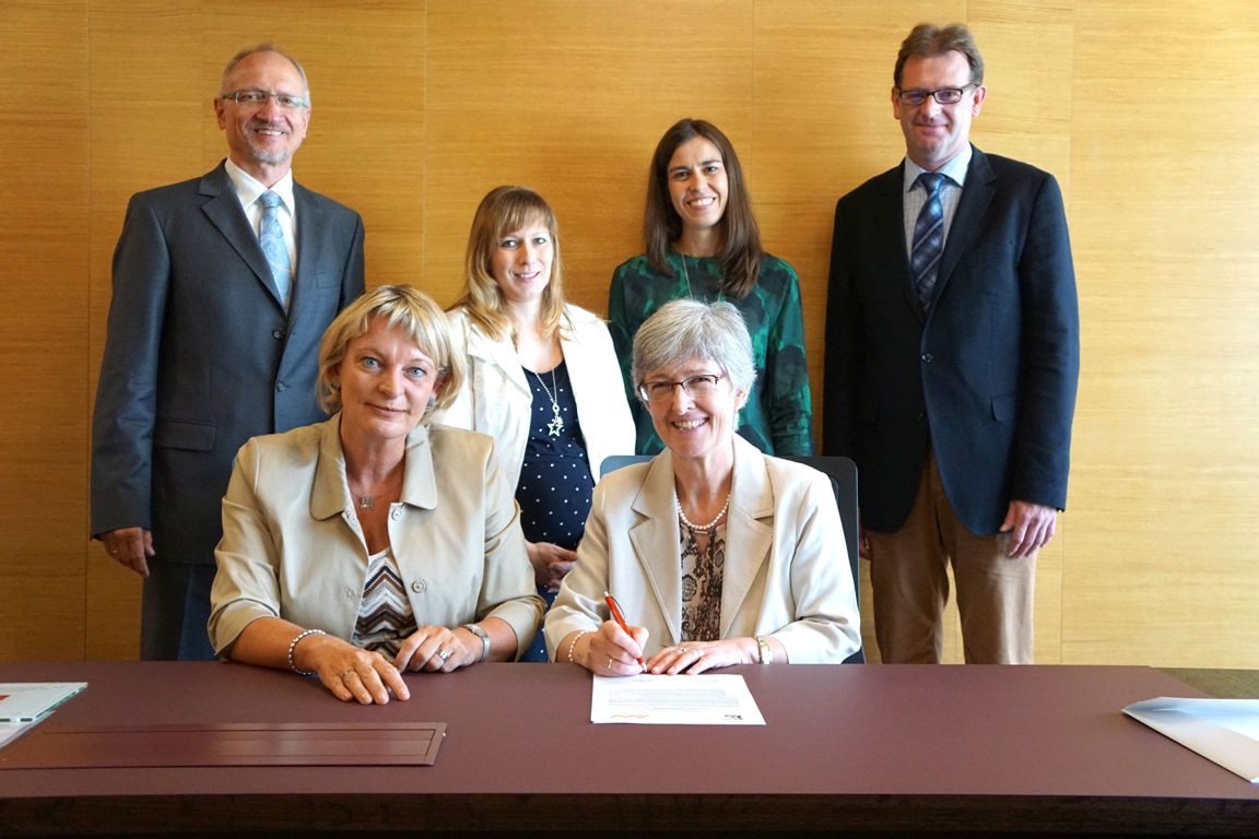 Kepler-Gymnasium und OTH unterzeichnen Kooperationsvertrag