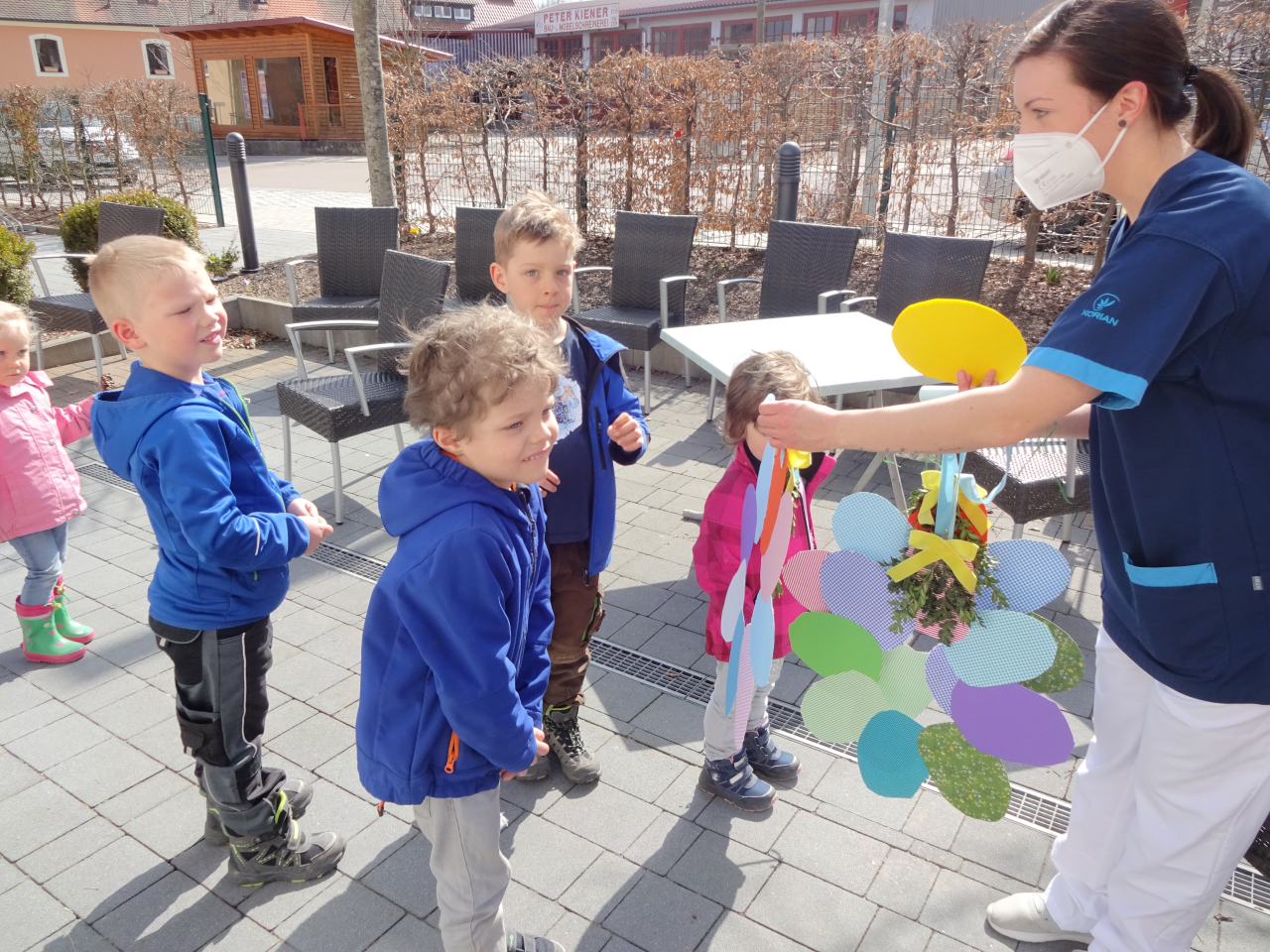 Kinderbesuch lässt Seniorenherzen höher schlagen