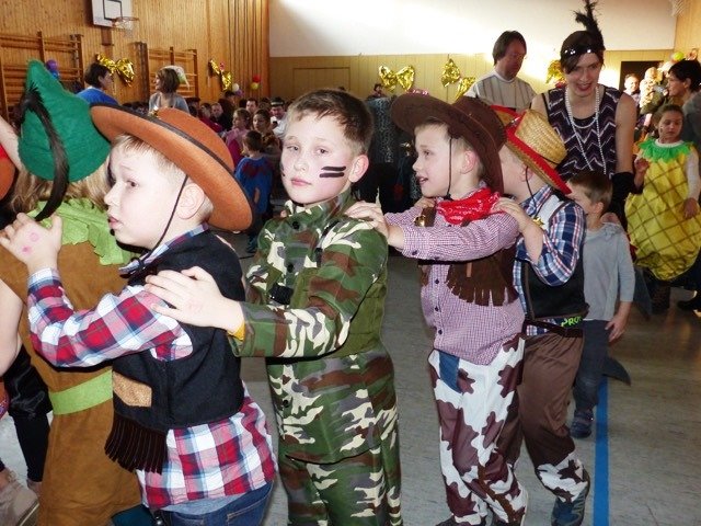 Kinderfasching Leuchtenberg mit buntem Programm