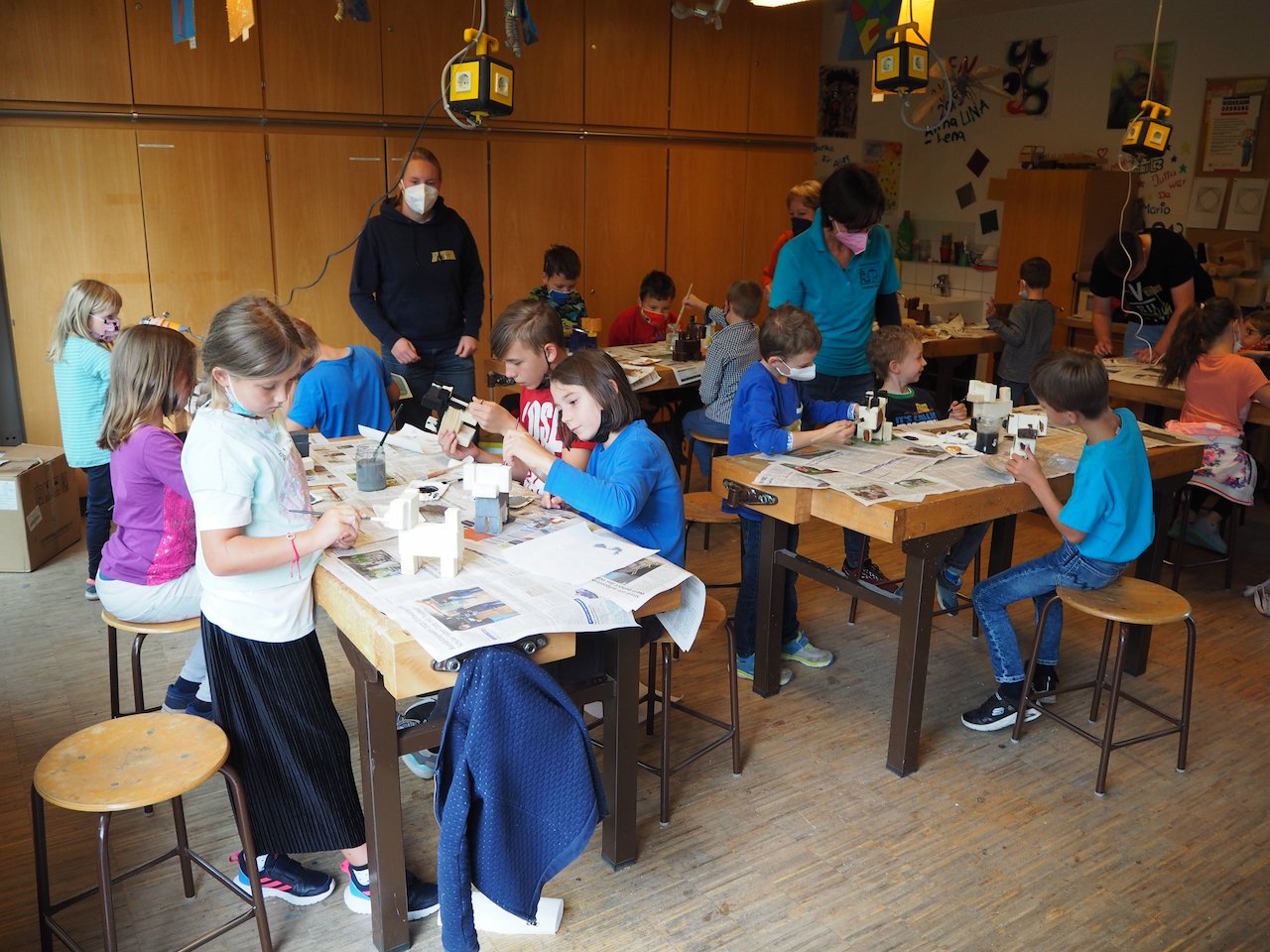 Hund aus Holz: Kreatives basteln mit dem Kinderferienclub