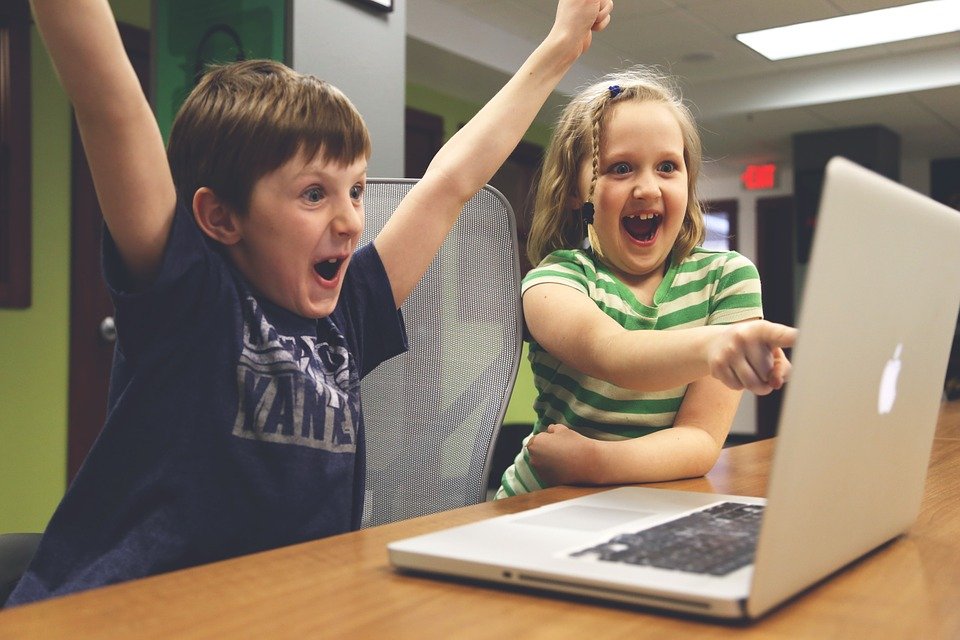 Vhs-Kurs zeigt Vorschulkindern das Programmieren