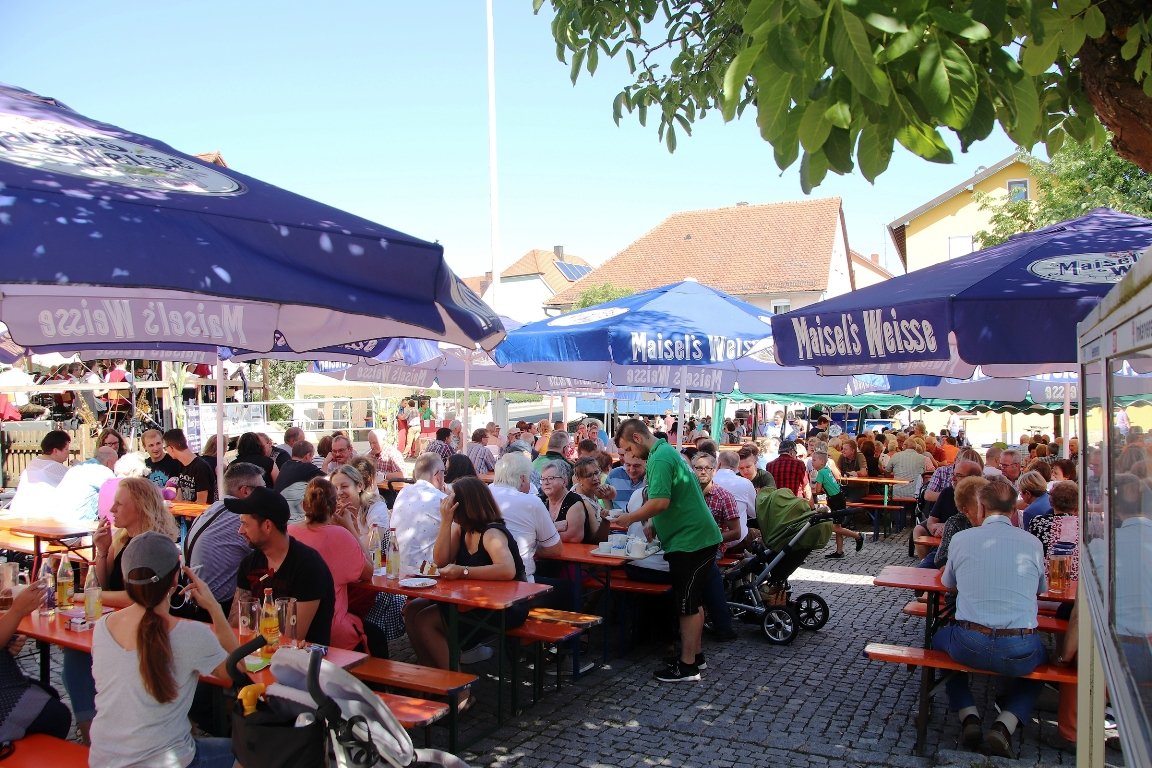 Kirchenthumbacher feiern bei jedem Wetter