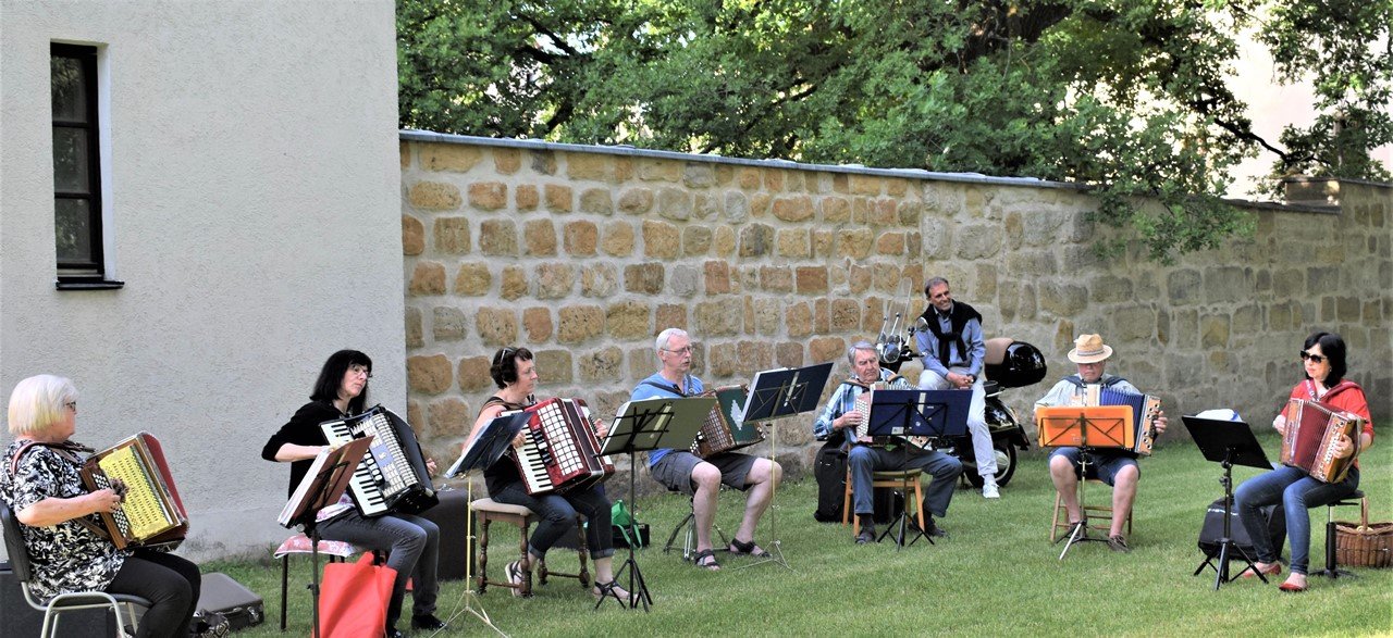 Die Musik spielt im Stadtpark