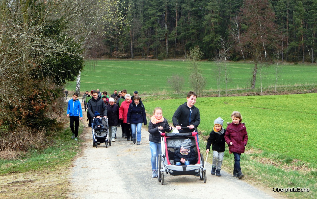 Kolpingsfamilie und OWV auf Emmausgang