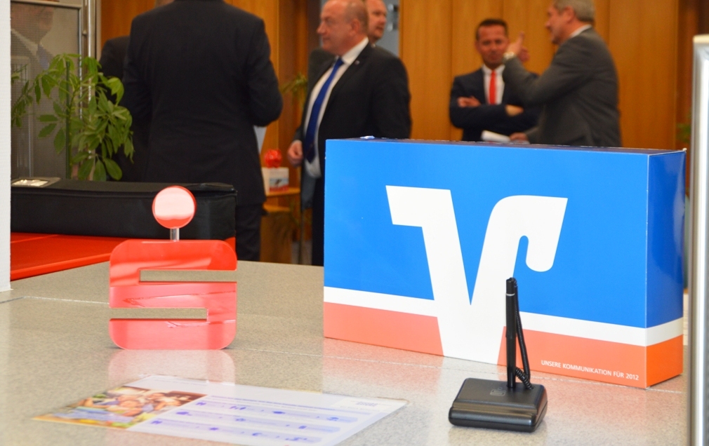 Sparkasse und Raiffeisenbank in Weiherhammer kooperieren