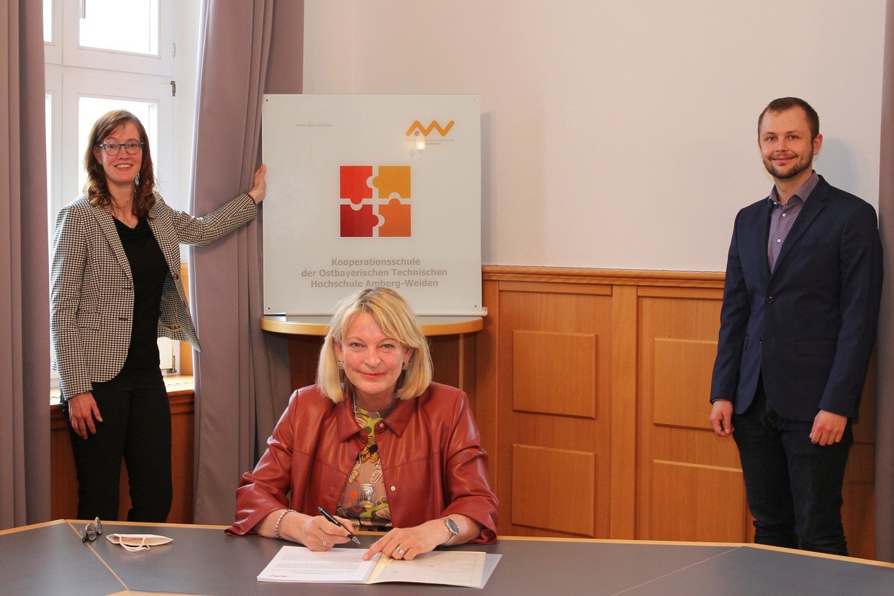 OTH Amberg-Weiden und berufliche Schulzentren schließen Kooperation