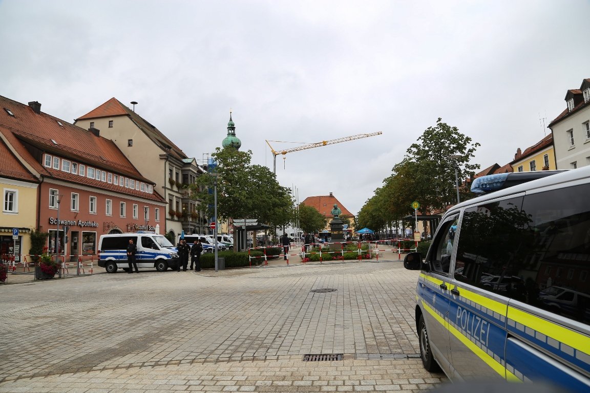 Anti-Rechts-Demo und AfD-Wahlkampfauftakt: Friedliche Teilnehmer auf beiden Seiten