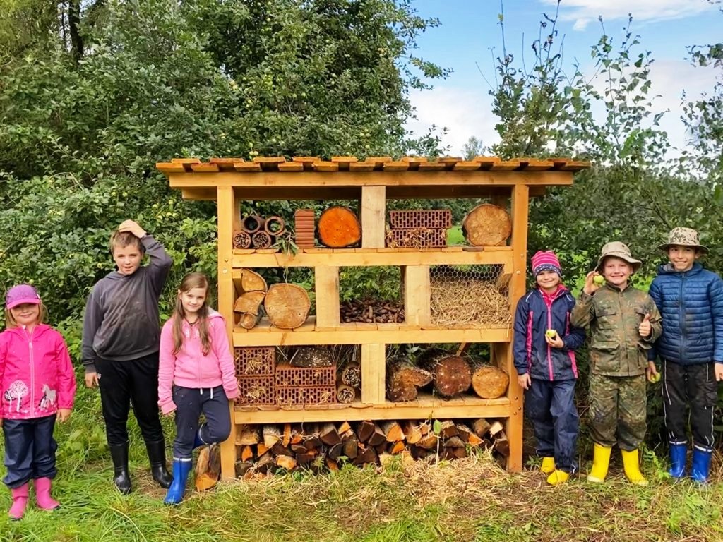 „Spatzen“ bauen Bienenwohnung