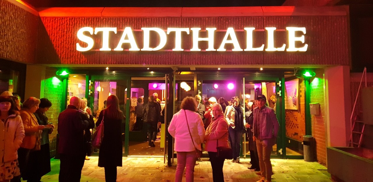 Landestheater tritt auf