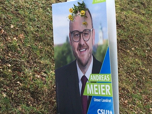 Schön geschmückt: Blumen für den Landrat