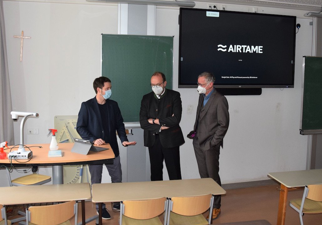 Neue Tafelsysteme und Displays für die Klassenzimmer