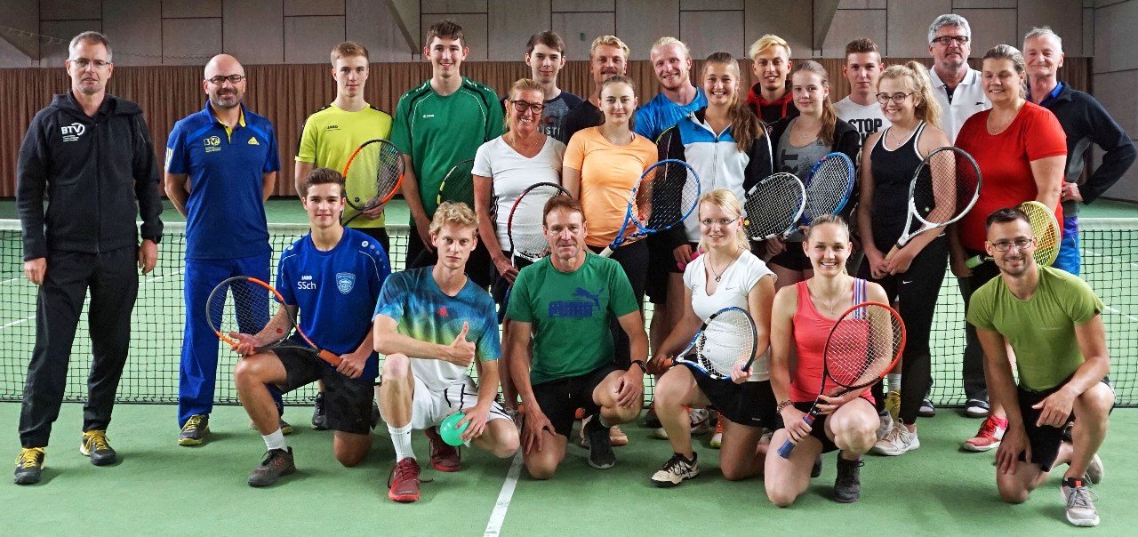 Tennis-Bezirk bildet neue Coaches aus