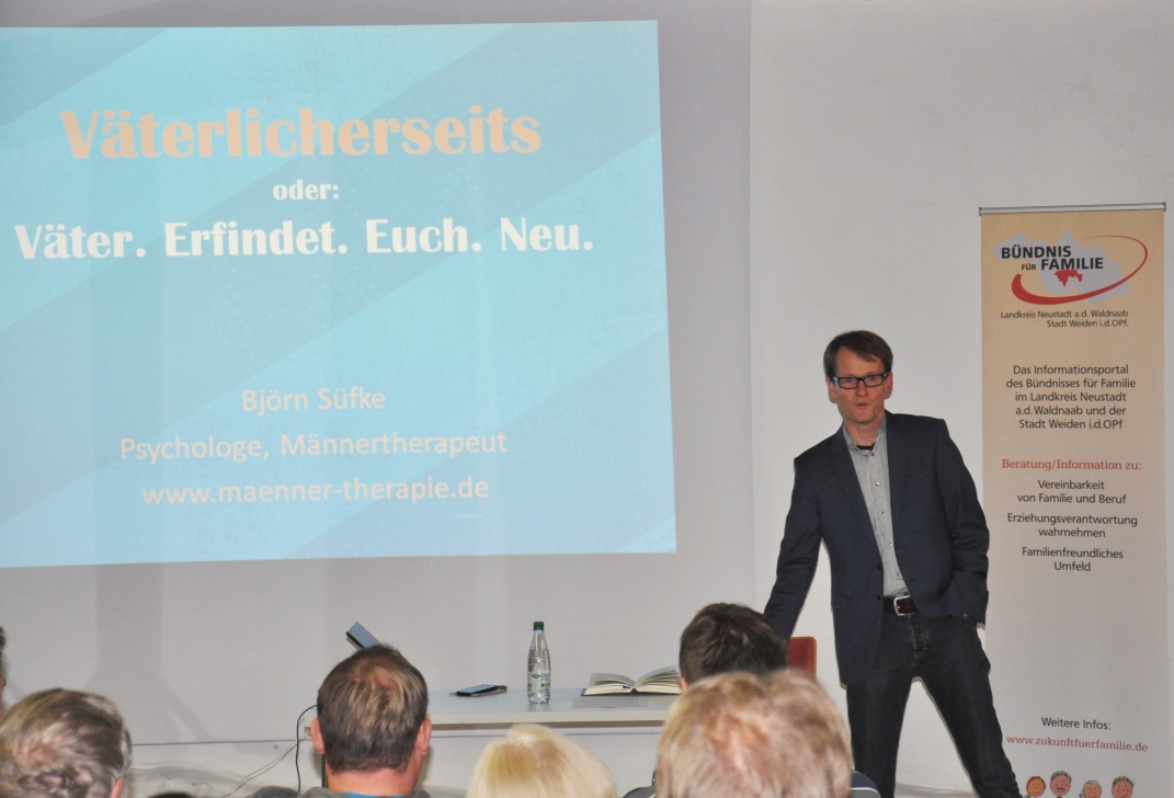 Männertherapeut Björn Süfke präsentierte neues Buch in Parkstein