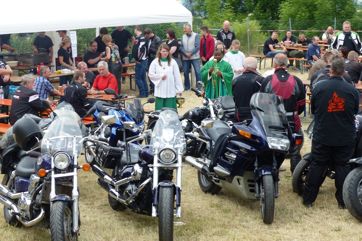 Über 80 Biker feiern in Leuchtenberg Motorradgottesdienst