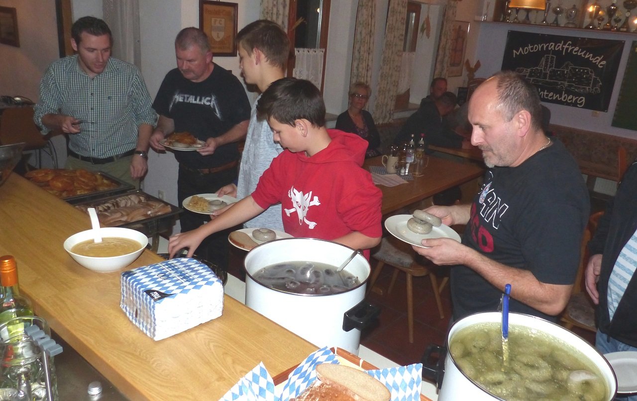 Schlachtschüsselessen der DJK Leuchtenberg kommt an