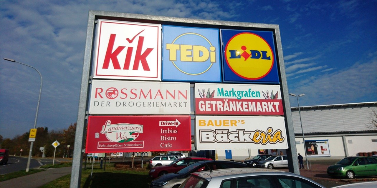 Einbrecher suchen Roßmann und Getränkemarkt heim