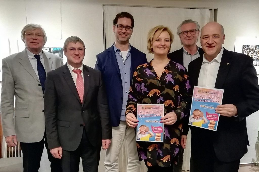 Krapfen beim Faschingszug für guten Zweck