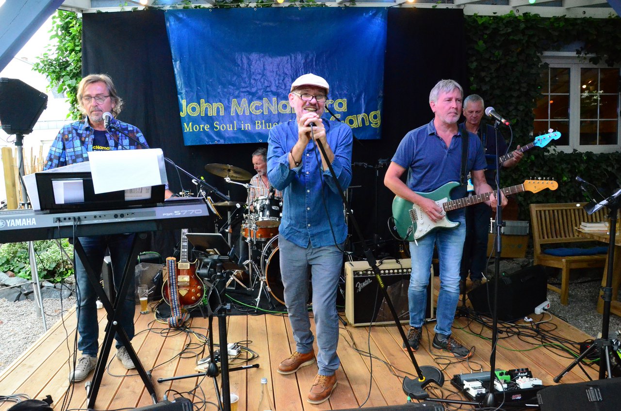 Musik trifft Literatur: John McNamara Gang im Parapluie