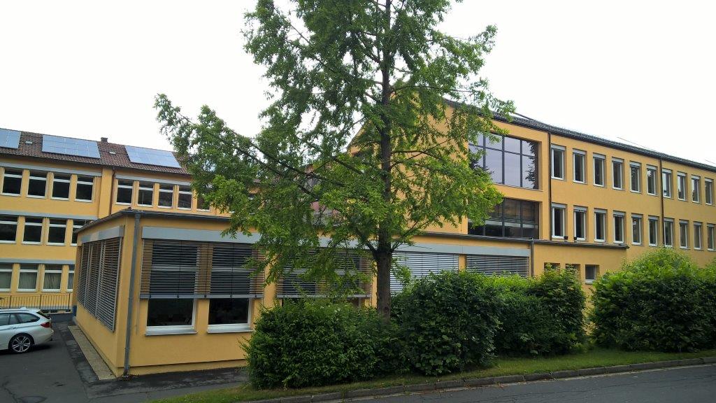 Schmierfinken an Lobkowitz-Realschule haben „Ein Herz für Drogen“