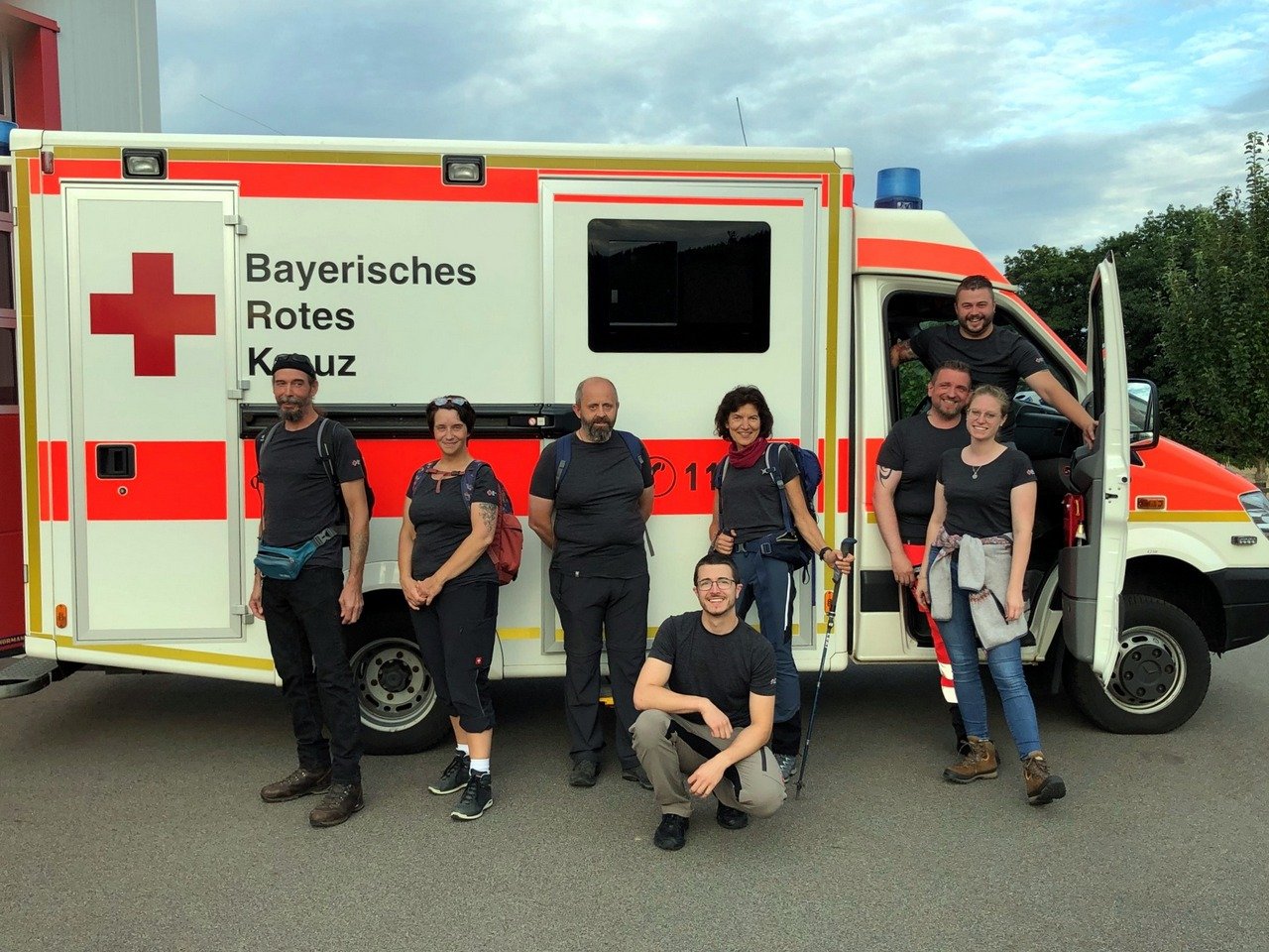 Fitte Retter marschieren und spenden beim Löwenmarsch