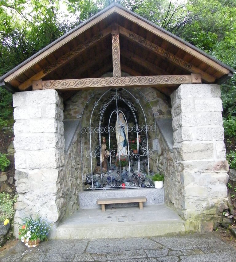 Lourdesgrotte vor Ort statt Marienwallfahrt