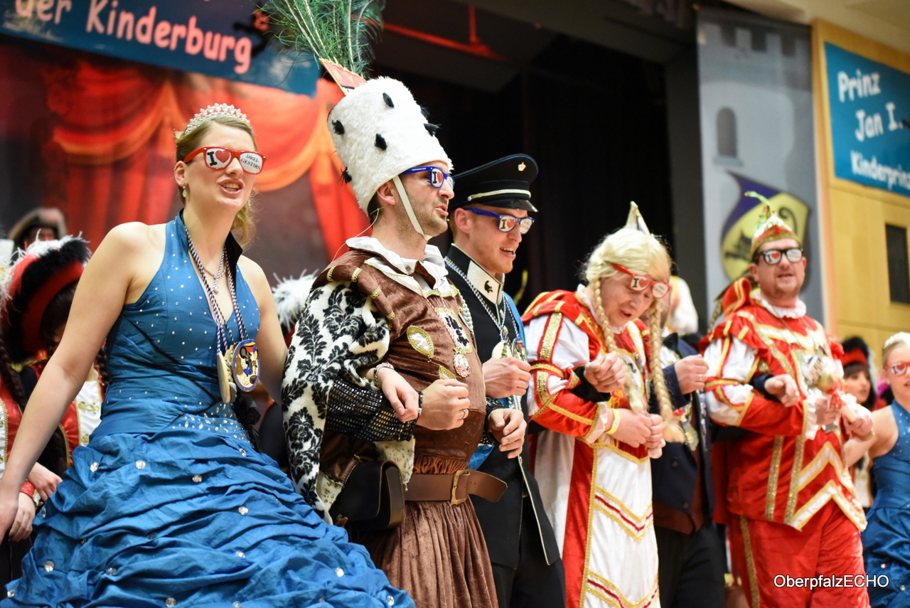 Lumpenball mit tollen Masken