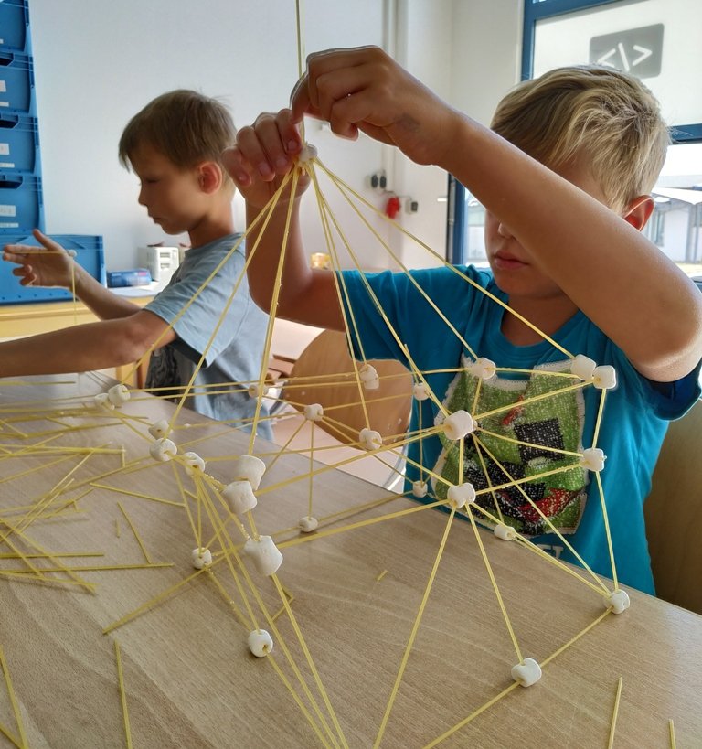 Forschen und experimentieren in der MINT-Garage
