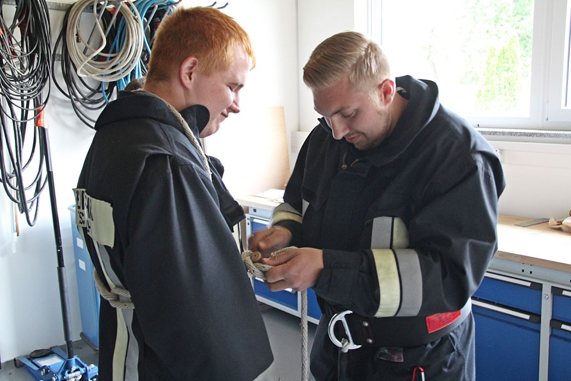 Bestens ausgebildet: Jugendfeuerwehrler glänzen in Theorie und Praxis