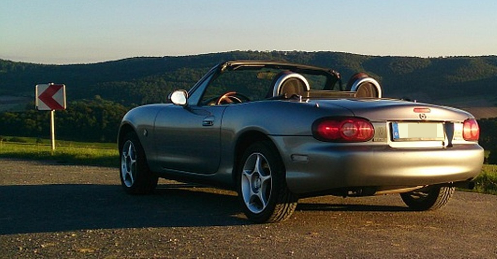 Cabrio aufgeschlitzt