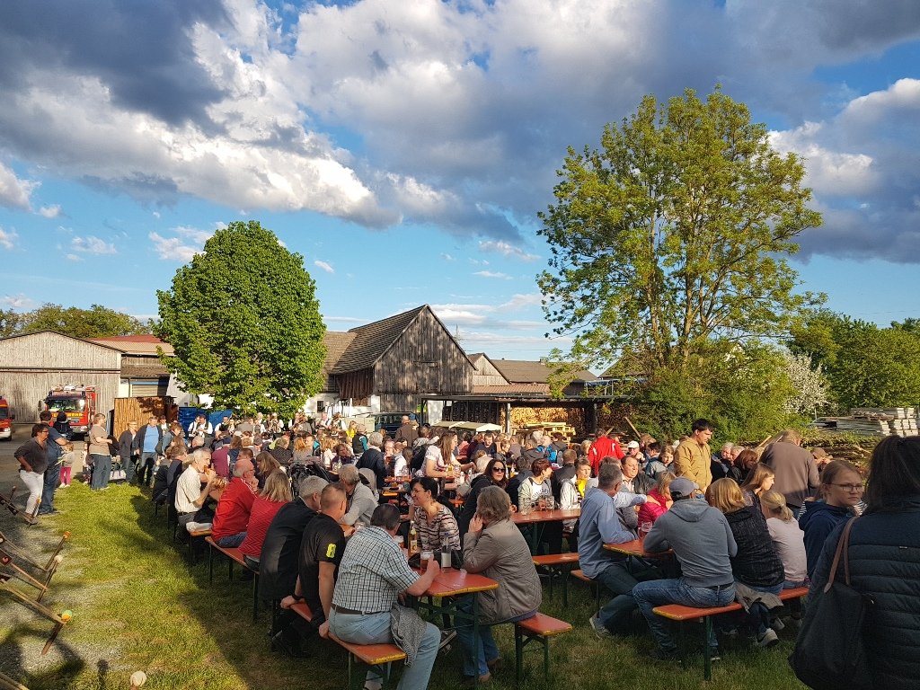 So viele Gäste wie noch nie: Besucheransturm bei Maibaumfest Unterwildenau