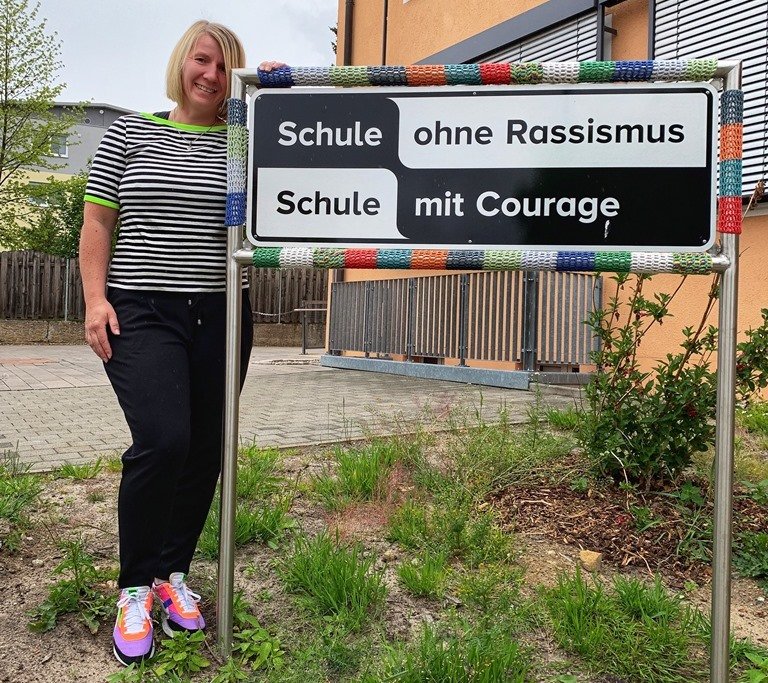 Wie Graffiti – nur gestrickt: Alles wird bunt