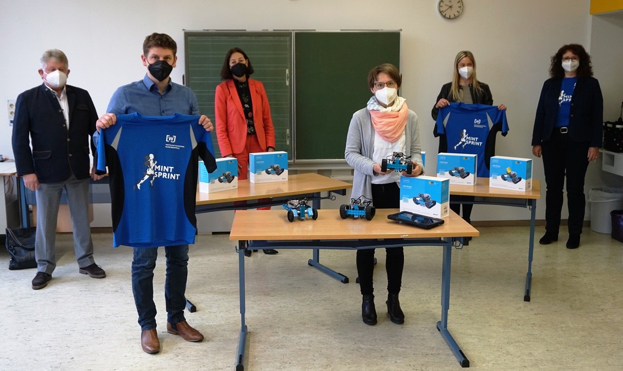 Intelligente Lernroboter: Volante Verkleidungssysteme unterstützt Mittelschule