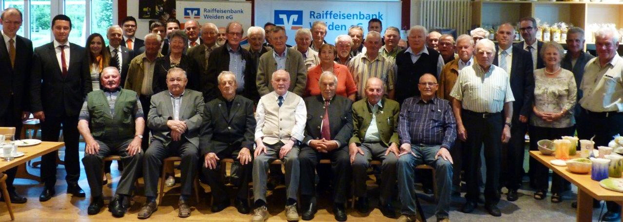 Raiffeisenbank ehrt Mitglieder für mehr als 50 Jahre Treue