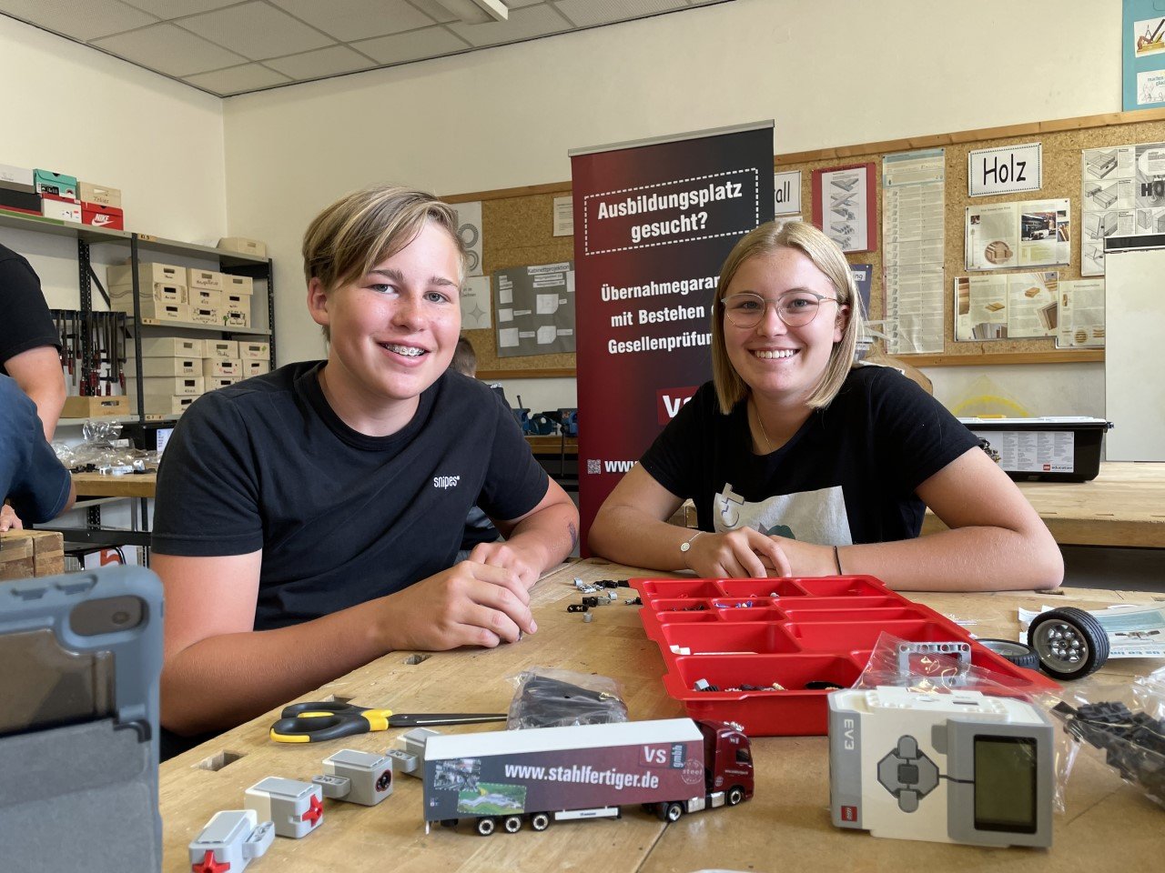 Roboter übernehmen Dienst in Pleysteiner Klassenzimmern!