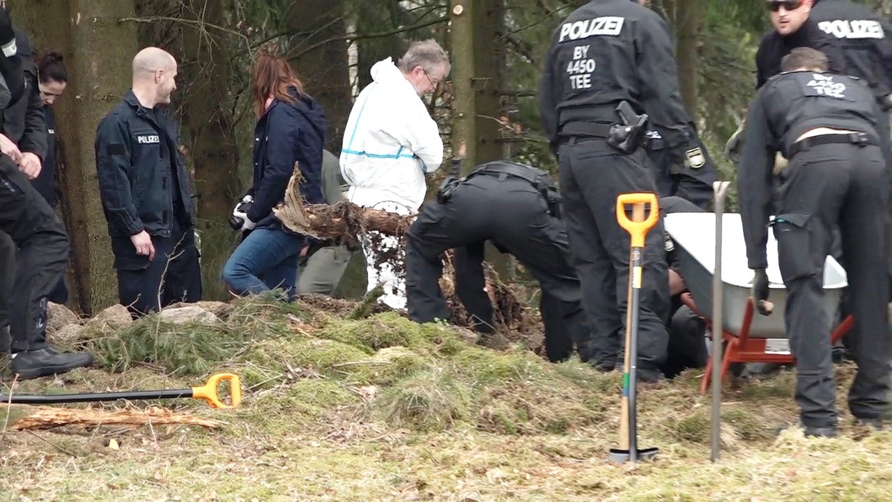 [Update] Auto gefunden – Polizei gräbt nach Leichnam von Monika Frischholz