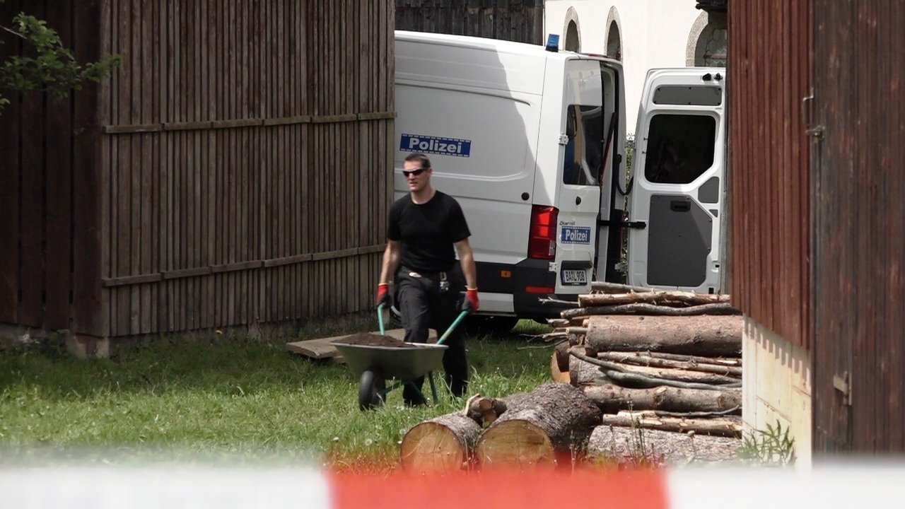 [Update] Polizei sucht in Scheune nach Leiche von Monika Frischholz